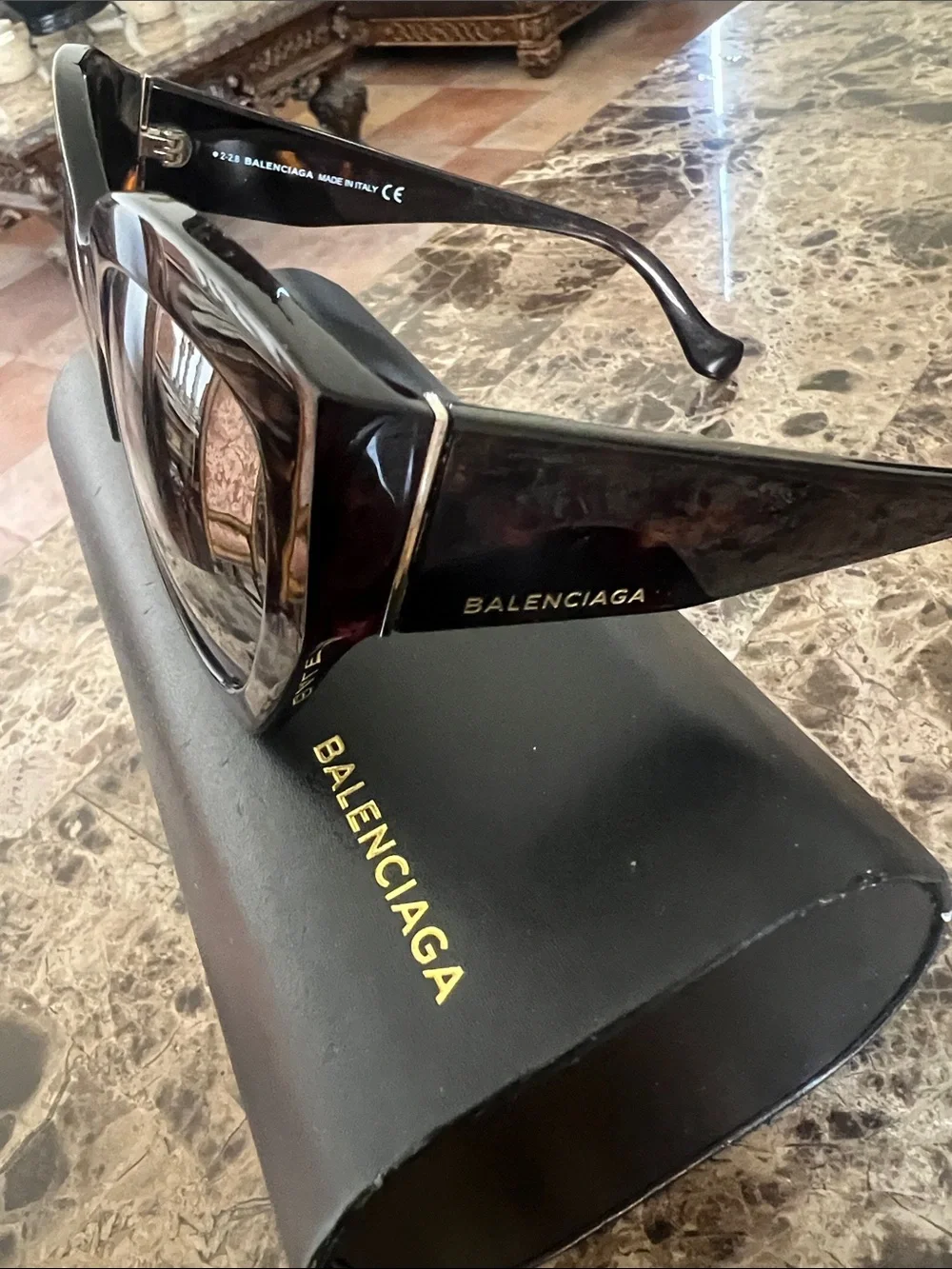 Balenciaga Tortoiseshell Cat-Eye Sunglasses - Brown